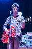 Noel_Gallagher_playing_Champagne_Supernova
